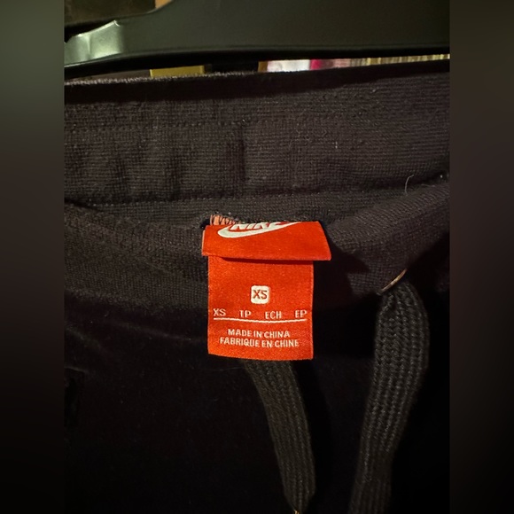 Pre Owned! Nike 2 Piece Velvet Women Tracksuit , Zip Up Hoddie and Pants - Picture 5 of 7